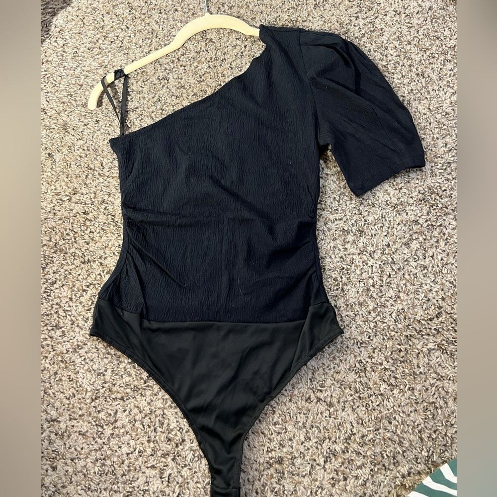 One-sleeve black bodysuit Size S